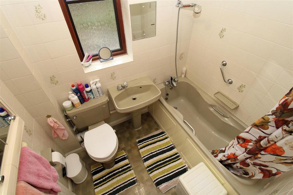 Bathroom.JPG