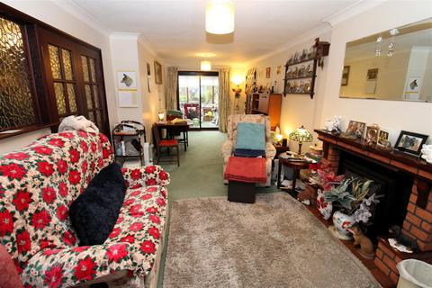 3 bedroom semi-detached house for sale, Waylands, Swanley