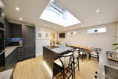 3 bedroom end of terrace house for sale, St. Marys Avenue, Hull