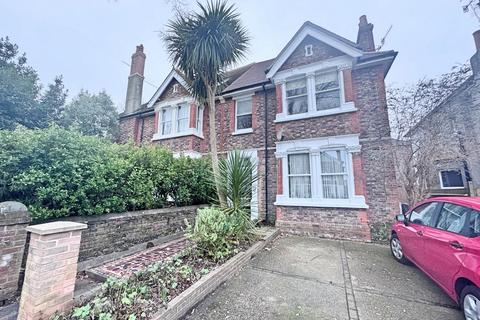 2 bedroom apartment to rent, Shakespeare Road, Worthing