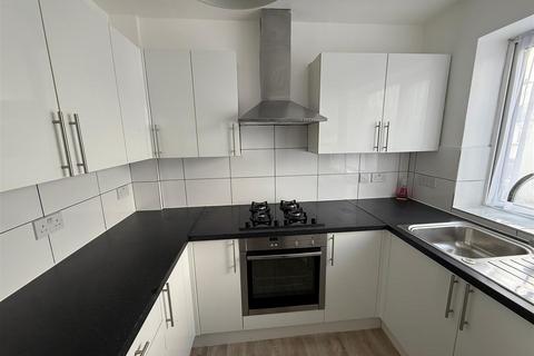 2 bedroom apartment to rent, Llanover Road, Wembley