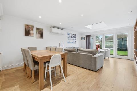 4 bedroom end of terrace house for sale, Alconbury Close, Borehamwood