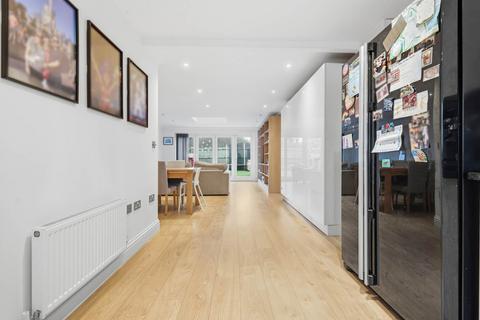 4 bedroom end of terrace house for sale, Alconbury Close, Borehamwood