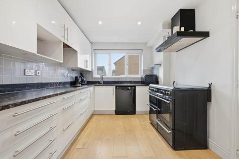 4 bedroom end of terrace house for sale, Alconbury Close, Borehamwood