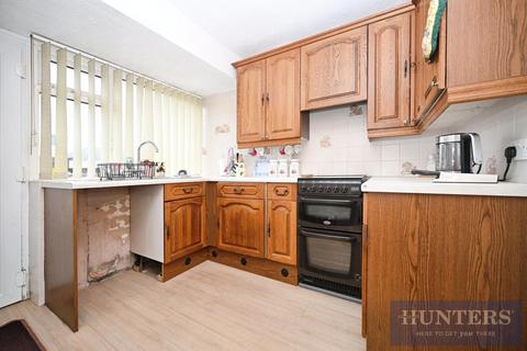 2 bedroom semi-detached bungalow for sale, Banksfield Avenue, Yeadon, Leeds
