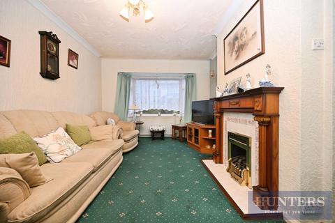 2 bedroom semi-detached bungalow for sale, Banksfield Avenue, Yeadon, Leeds