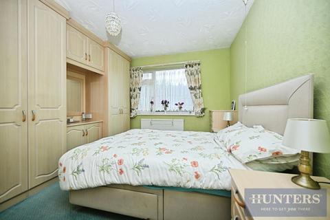 2 bedroom semi-detached bungalow for sale, Banksfield Avenue, Yeadon, Leeds