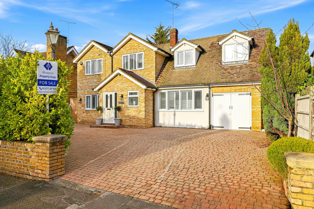 5 Bedroom Detached House