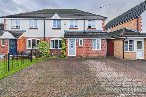 4 bedroom semi-detached house for sale, Redwood Drive, Aylesbury, Buckinghamshire