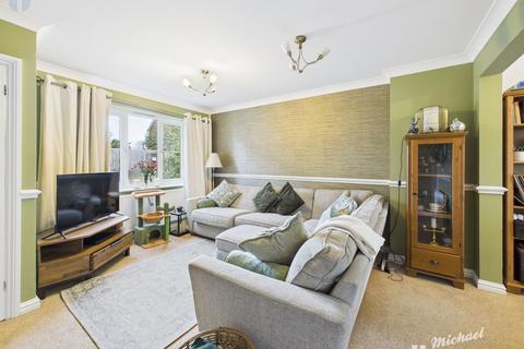 4 bedroom semi-detached house for sale, Redwood Drive, Aylesbury, Buckinghamshire