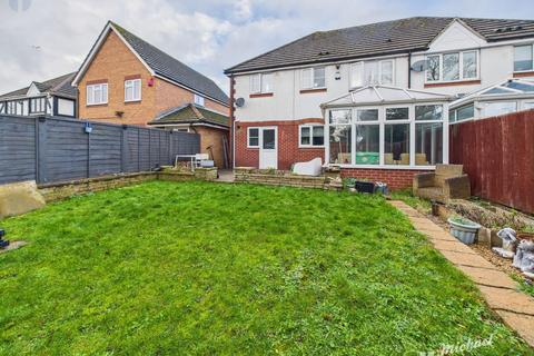 4 bedroom semi-detached house for sale, Redwood Drive, Aylesbury, Buckinghamshire