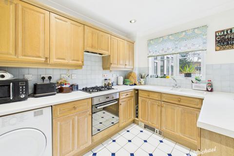 4 bedroom semi-detached house for sale, Redwood Drive, Aylesbury, Buckinghamshire