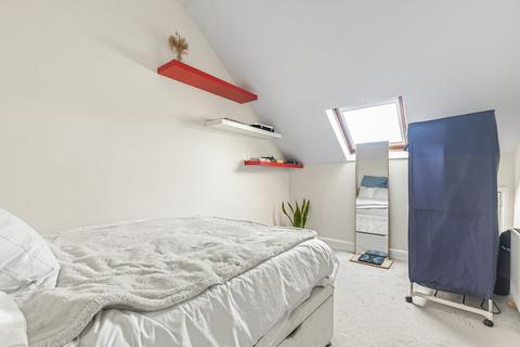 2 bedroom apartment to rent, Onslow Road, Richmond, TW10