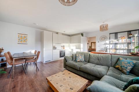 2 bedroom apartment for sale, Auckland Road, London