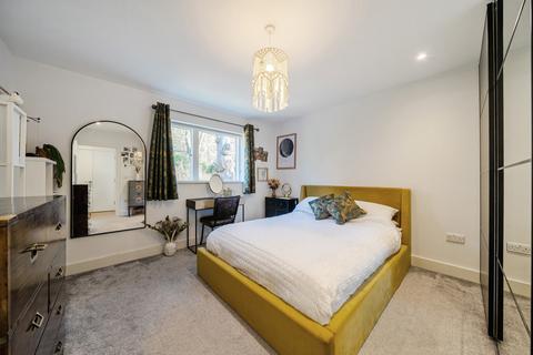 2 bedroom apartment for sale, Auckland Road, London
