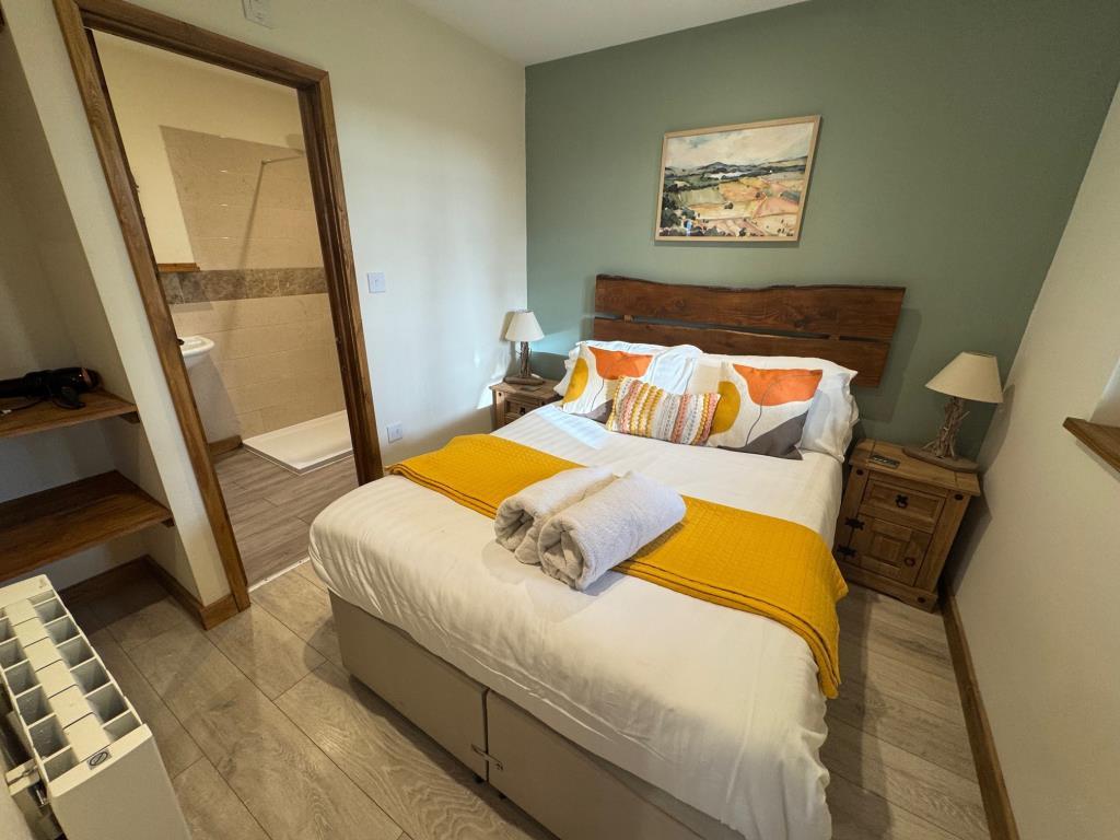 Squirrel Lodge-bedroom