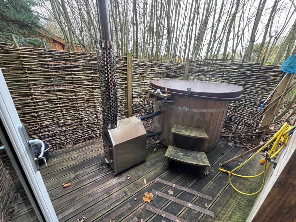 Badger Lodge-hot tub