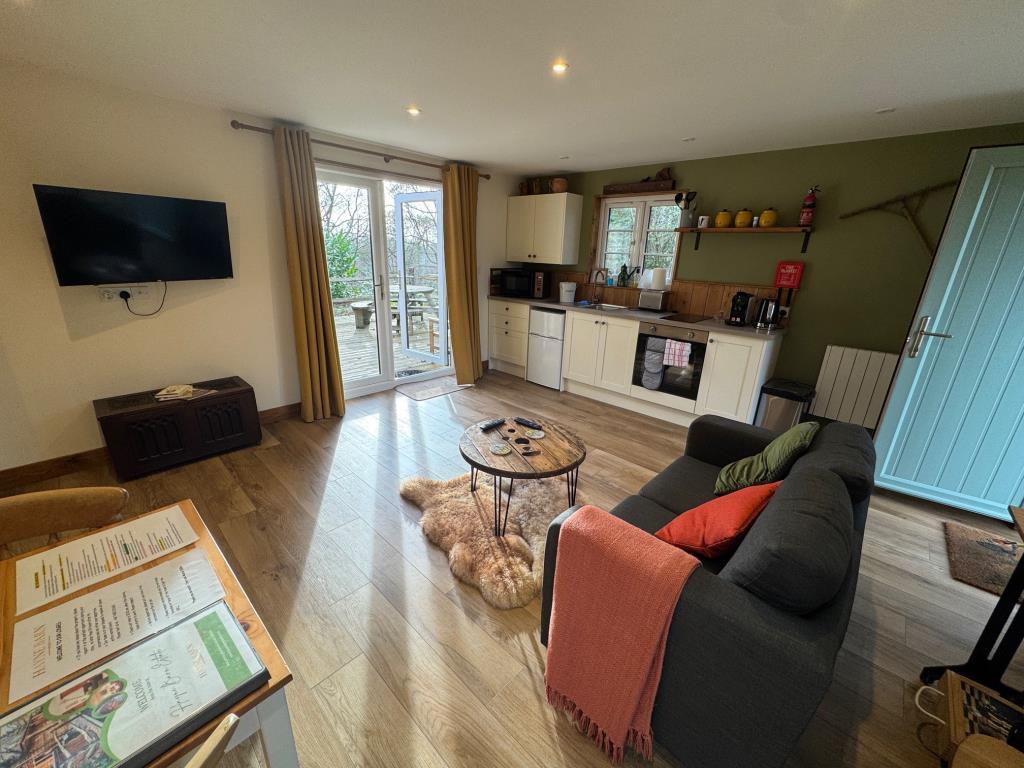 Woodpecker Lodge-kitchen-living room
