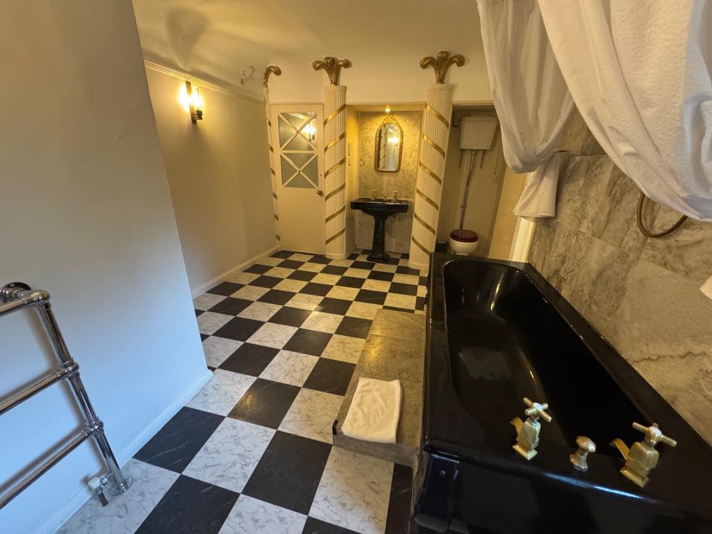Hayne Barn-Princes Suite bathroom