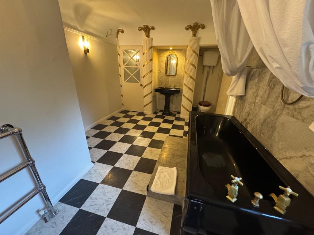 Hayne Barn-Princes Suite bathroom