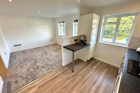 2 bedroom apartment to rent, Wellswood, Torquay
