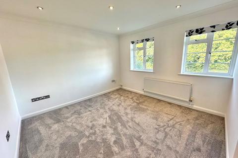 2 bedroom apartment to rent, Wellswood, Torquay