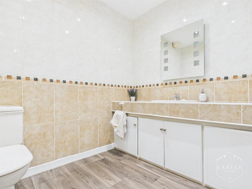 Ensuite shower room