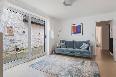 1 bedroom flat for sale, Bell Street, Reigate, Surrey, RH2