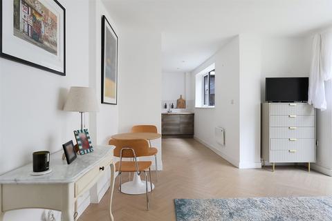 1 bedroom flat for sale, Bell Street, Reigate, Surrey, RH2