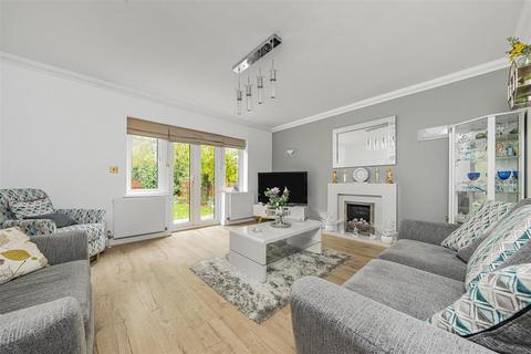 3 bedroom detached bungalow for sale, Heracles Close, Park Street, St. Albans