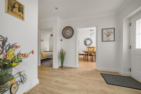 3 bedroom detached bungalow for sale, Heracles Close, Park Street, St. Albans