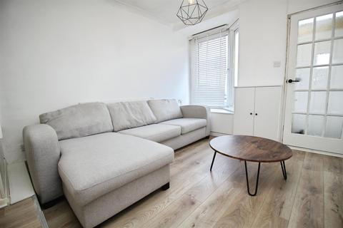 2 bedroom house to rent, Henry Street, Hemel Hempstead HP3