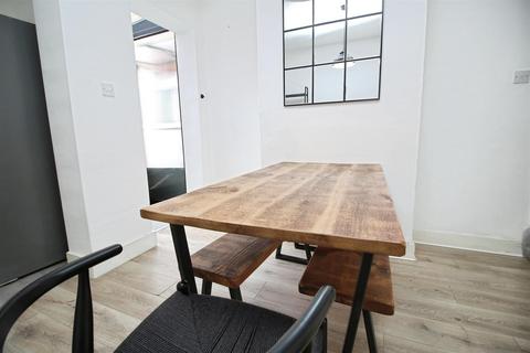 2 bedroom house to rent, Henry Street, Hemel Hempstead HP3