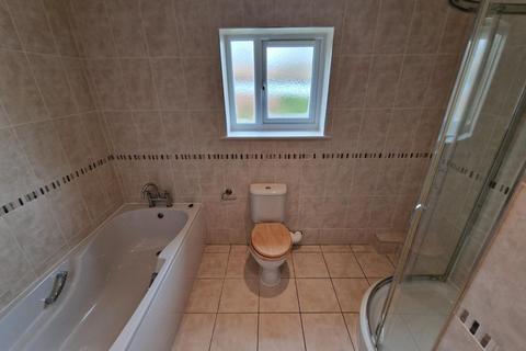 4 bedroom detached house to rent, Gerddi Ty Bryn, Pencoed, Bridgend