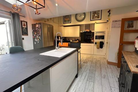 4 bedroom semi-detached house for sale, St Dunstan's Road, Lower Feltham, TW13