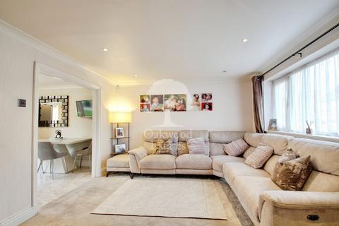 4 bedroom semi-detached house to rent, Darwin Road, Langley SL3