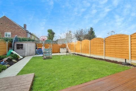 4 bedroom semi-detached house to rent, Darwin Road, Langley SL3