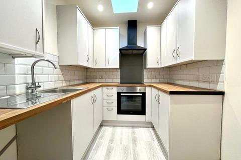 2 bedroom flat to rent, Newark Road, Lincoln LN6