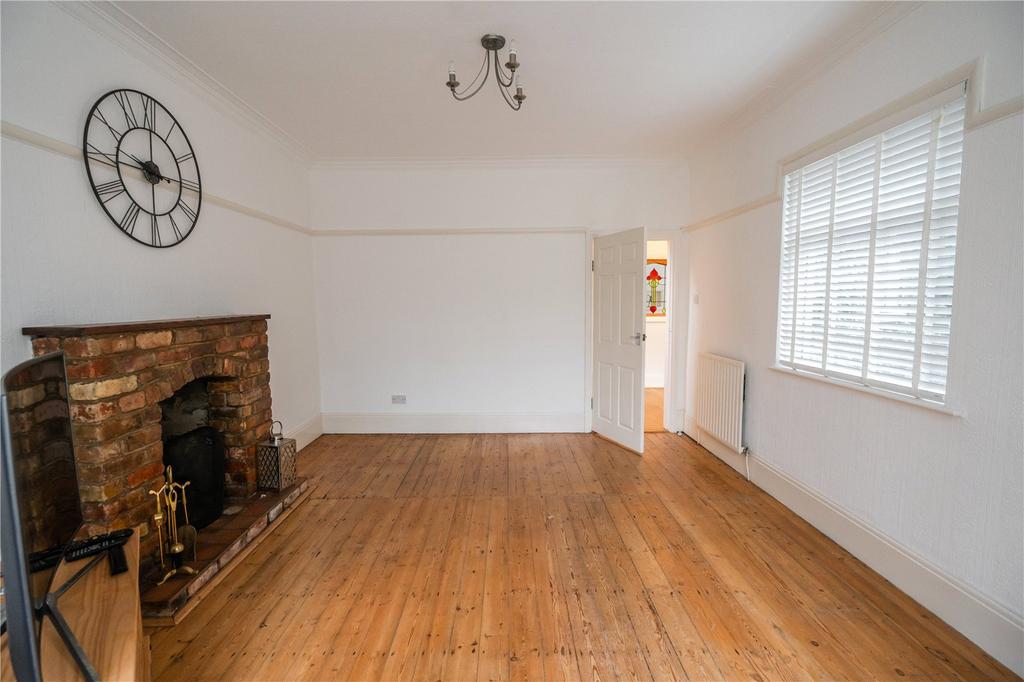 Living Room (2)