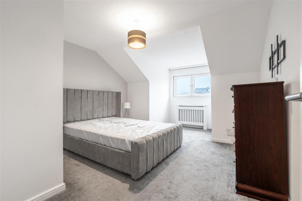 Bedroom.one.jpg
