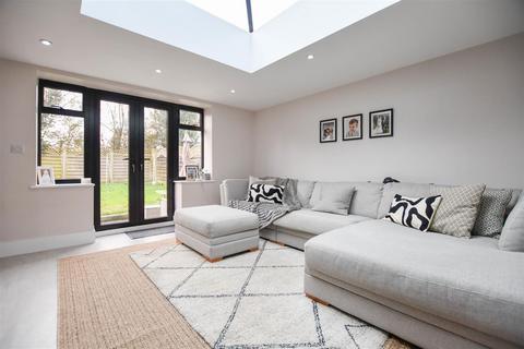 3 bedroom end of terrace house for sale, Barry Lynham Drive, Newmarket CB8