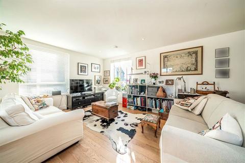 3 bedroom flat for sale, Church Street, Isleworth TW7