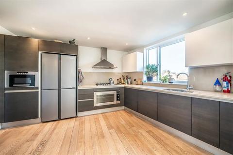 3 bedroom flat for sale, Church Street, Isleworth TW7