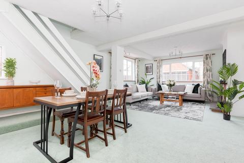 5 bedroom detached house for sale, Clifton Road, Shefford SG17