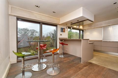 undefined, Russell Hill, Purley CR8