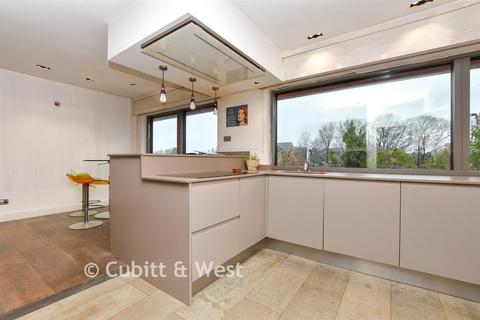 undefined, Russell Hill, Purley CR8