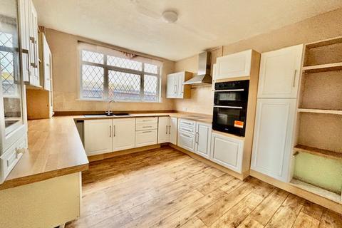 4 bedroom detached house for sale, Croft Road, Selsey