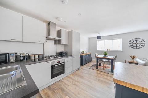 2 bedroom apartment for sale, Orchard Drive, Bedford
