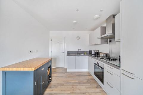 2 bedroom apartment for sale, Orchard Drive, Bedford