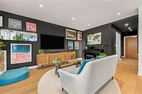 1 bedroom flat for sale, Ovex Close, London, E14